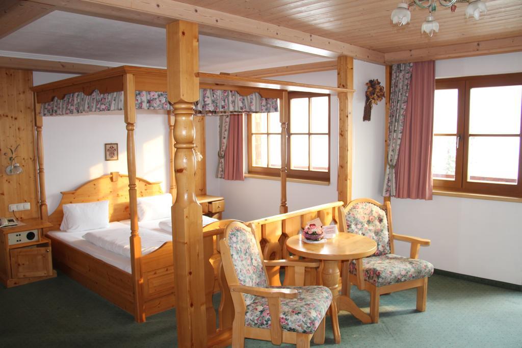 Hotel Winklerhof Holzgau Rom bilde